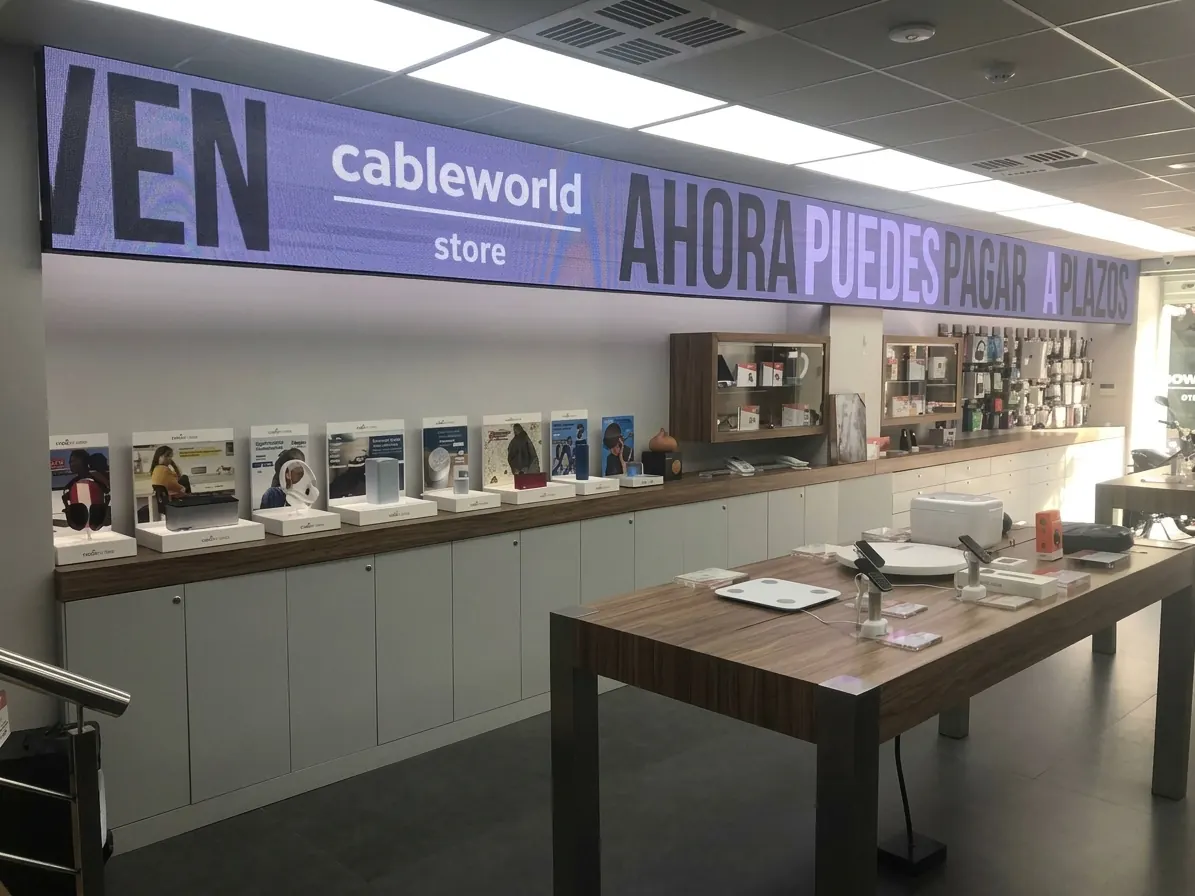 Long LED screen above the counter of a Cableworld shop