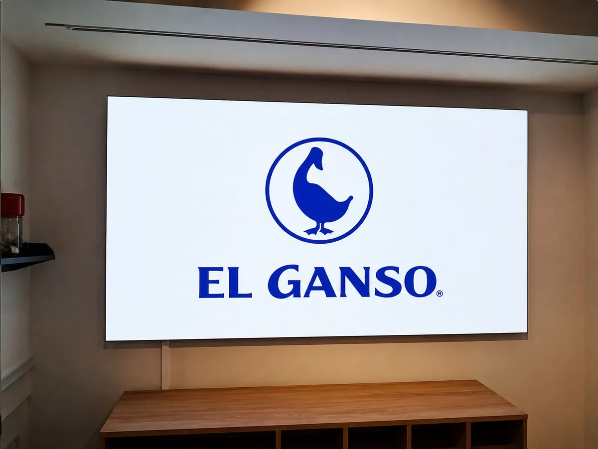 Indoor LED screen in an El Ganso shop