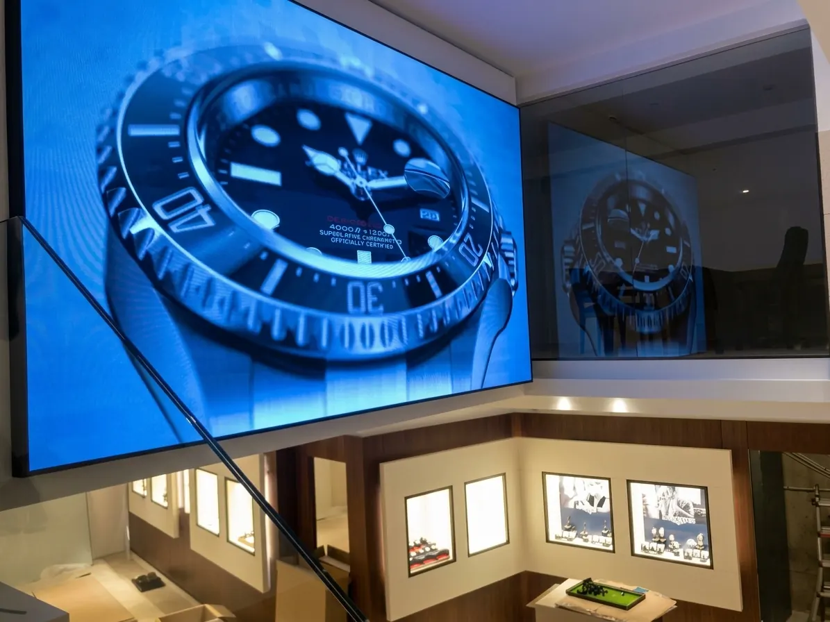 Pantalla LED P2.6 de gran format en una joieria