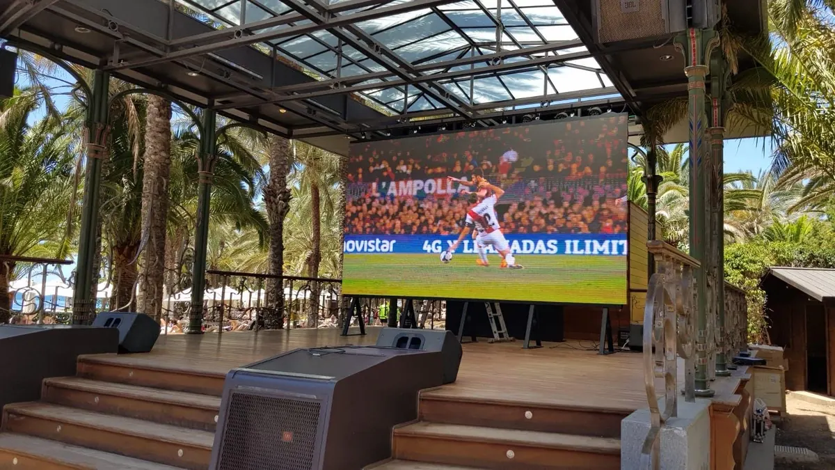 Pantalla LED P6.6 en la terraza del Camping Alania