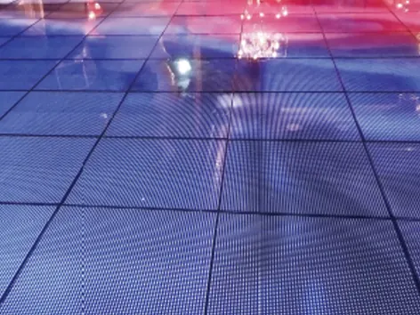 Superfície de terra LED encesa en un escenari