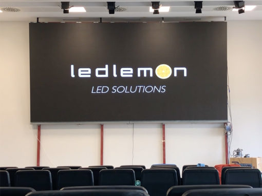 Installation d'écran LED intérieur dans les Asturies