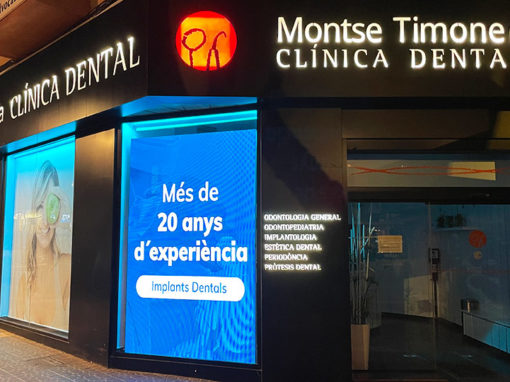 Montagem de telão LED na clínica odontológica de Tarragona
