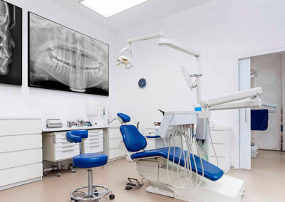 Led and lcd screens for dental clinics